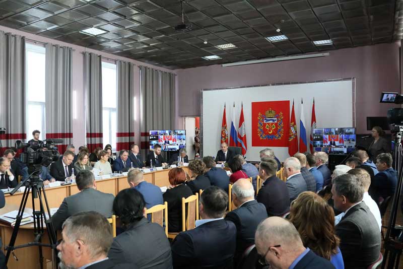 Уральская Сталь приняла участие в выездном заседании Правительства региона