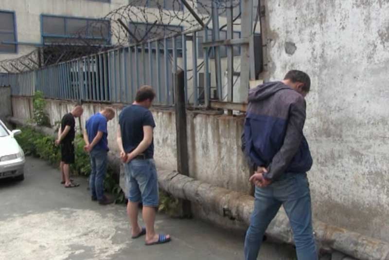 Орские «подрыватели» банкоматов останутся под арестом