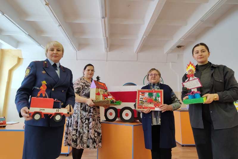 Школьники и дошколята Новотроицка представили работы на городской конкурс о пожарных - добровольцах