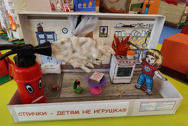 Школьники и дошколята Новотроицка представили работы на городской конкурс о пожарных - добровольцах