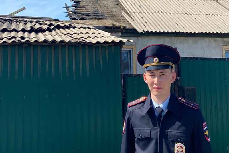 В Новотроицке полицейский спас людей на пожаре
