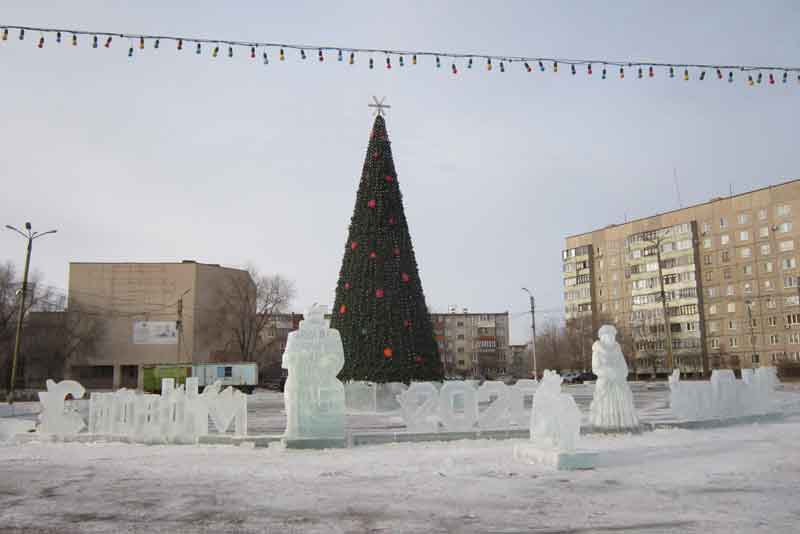В Новотроицке традиционно будут установлены 3 новогодние ёлки