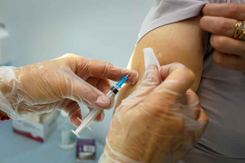 Новотроицкие медики напоминают о необходимости вакцинации от ковида