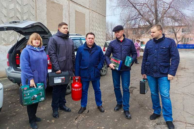 Новотроицкие депутаты передали гуманитарный груз в зону СВО