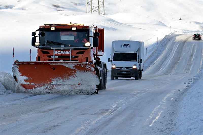 После непогоды и метели 17 января открыто движение на трассе Оренбург-Орск