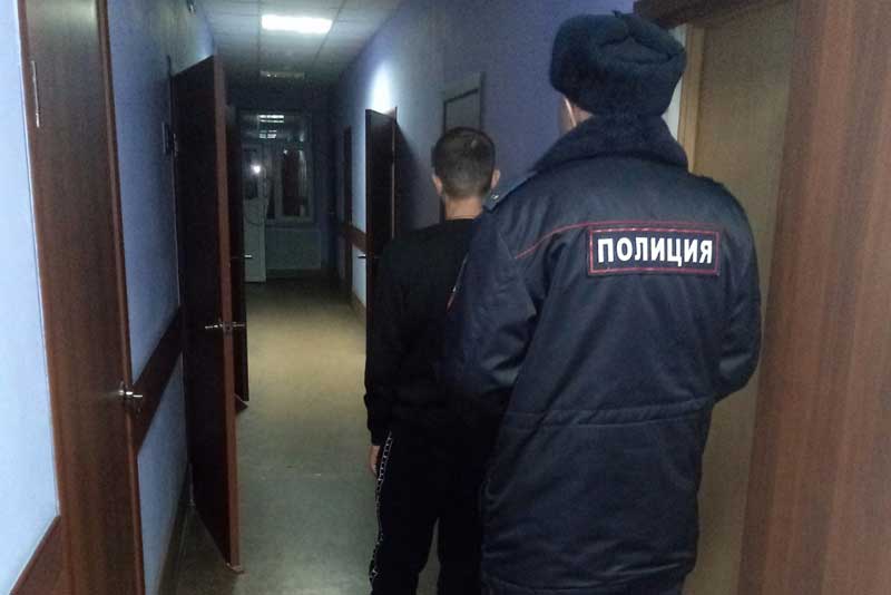 В Новотроицке сотрудники полиции изъяли у местного жителя переделанное охотничье гладкоствольное оружие