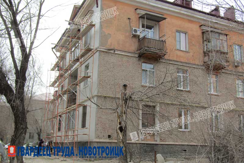 На улице  Советской возобновили ремонт фасадов жилых домов