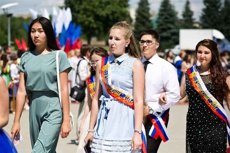 Формат проведения выпускных балов в Оренбуржье будет зависеть от Указа губернатора