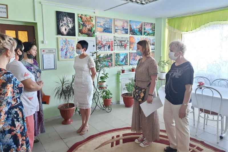Представители фонда «Старость в радость» навестили Новотроицкий психоневрологический интернат