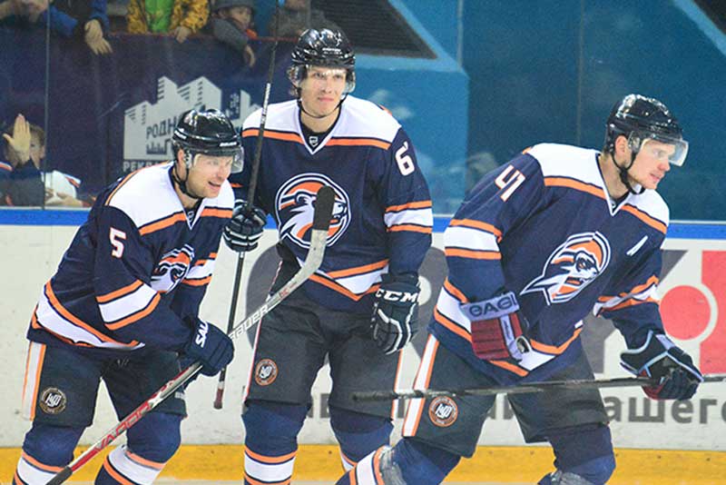 В «Южный Урал» перешли четыре хоккеиста