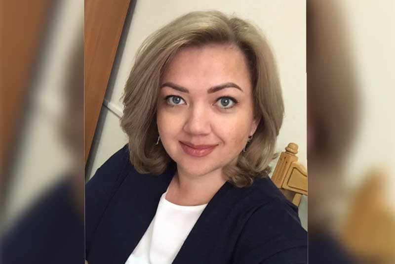 К работе  начальника отдела по социальной работе и трудовым отношениям администрации Новотроицка приступила Ю.Дубовченко