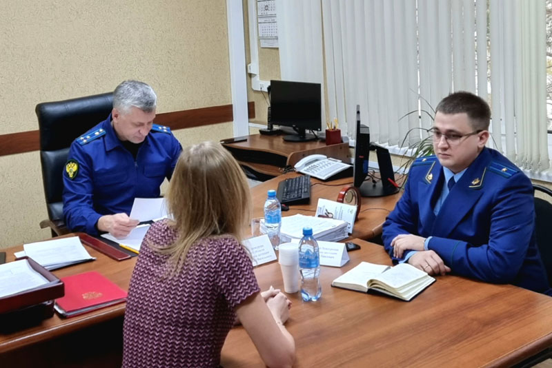 Заместитель прокурора Оренбургской области Михаил Малахов провел личный прием граждан в Новотроицке