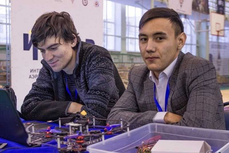 Два оренбуржца собрали квадрокоптер за полчаса и выиграли всероссийский интеллектуальный конкурс 