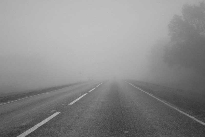 Туман на дорогах: в МЧС предупредили водителей