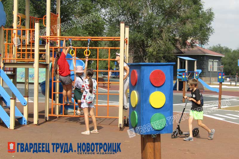 В Новотроицке продолжат ремонт детских площадок