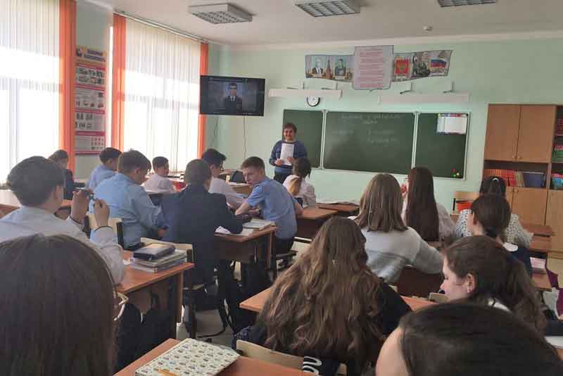Школьники Новотроицка почтили память Героя России Александра Прохоренко (фото)