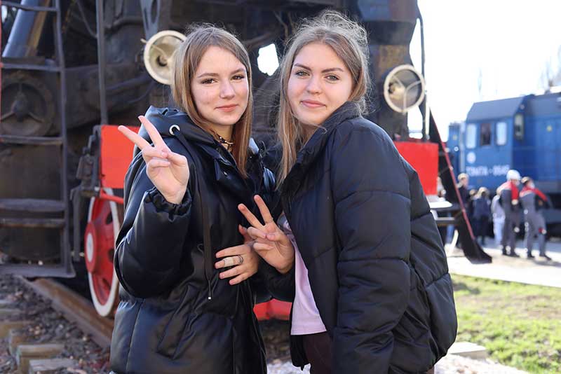 «Уральская Сталь» организовала для новотроицких школьников День открытых дверей (фото)