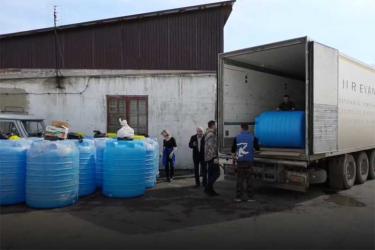 В Орск доставили сто емкостей под воду