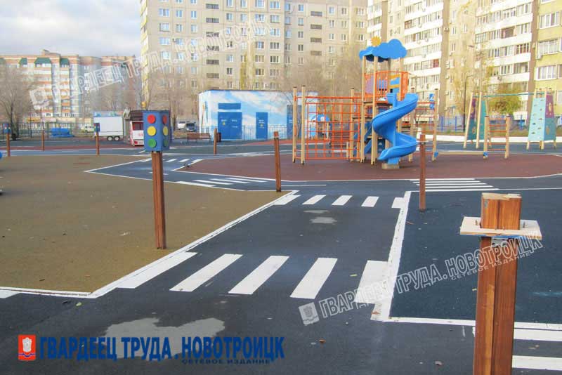 В Новотроицке отремонтируют детские площадки