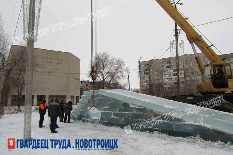 Ледяных горок у городской елки в Новотроицке в этот раз не будет. Почему?
