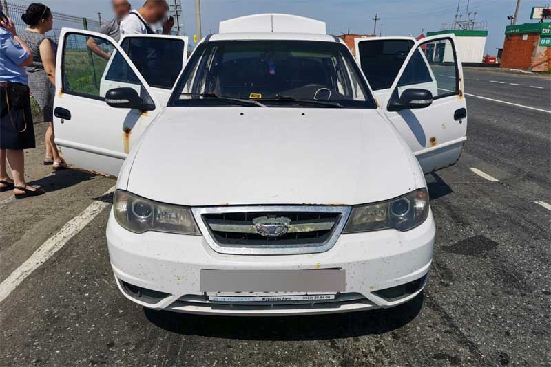 На автодороге Оренбург-Орск остановили машину с крупной партией синтетического наркотика