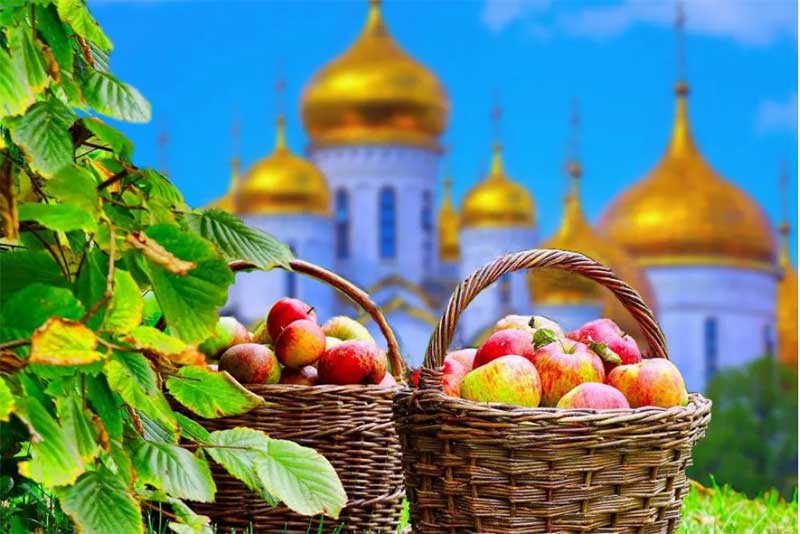 Православные россияне 19 августа празднуют Яблочный