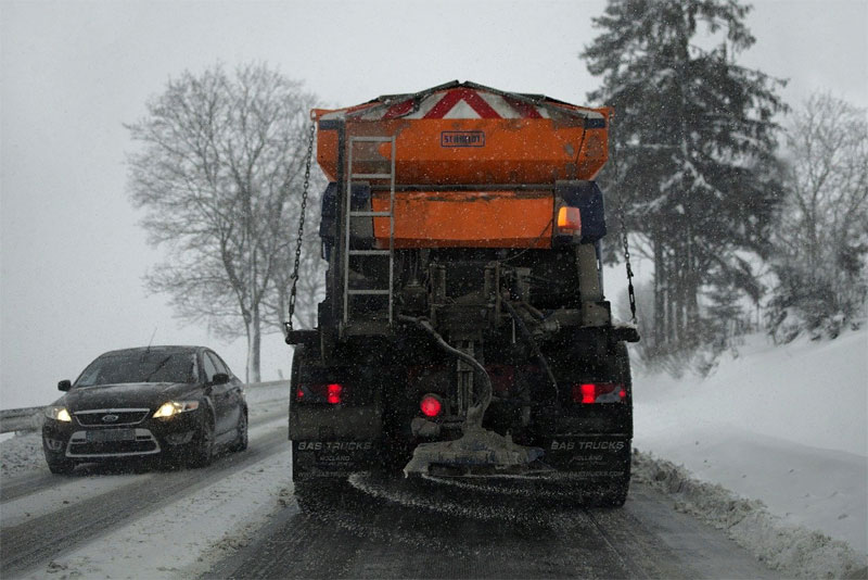 Туман, метель и гололед: погода осложнит ситуацию на дорогах Оренбуржья