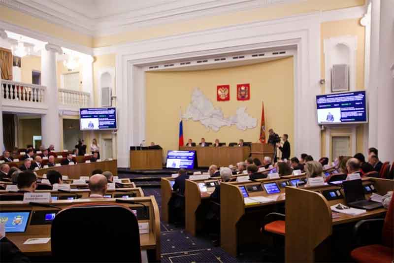 В Оренбургской области приняли бюджет на 2020 год (фото)