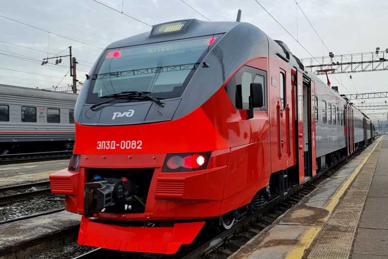 Ускоренный комфортабельный пригородный поезд сообщением Оренбург – Орск отправился в первый рейс