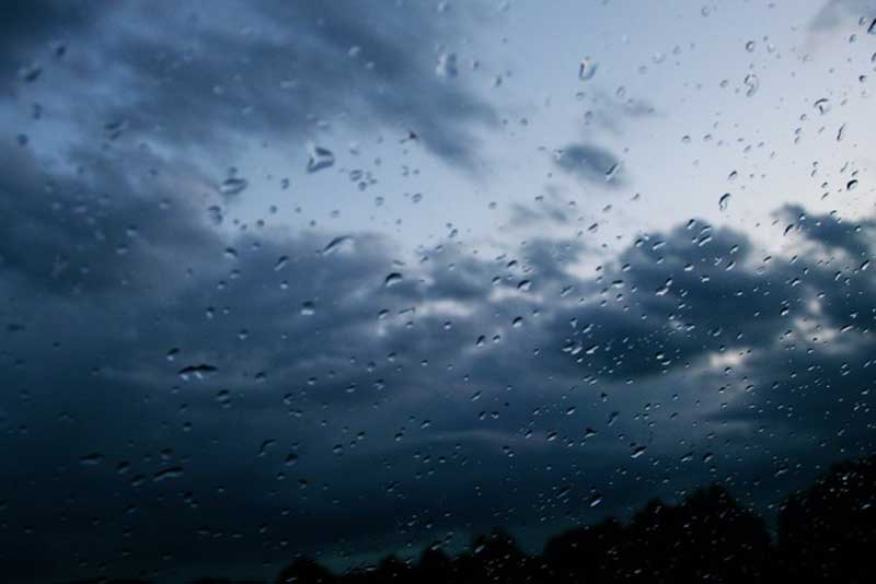 Дождь и ветер: причиной непогоды в Оренбуржье стали облачные вихри