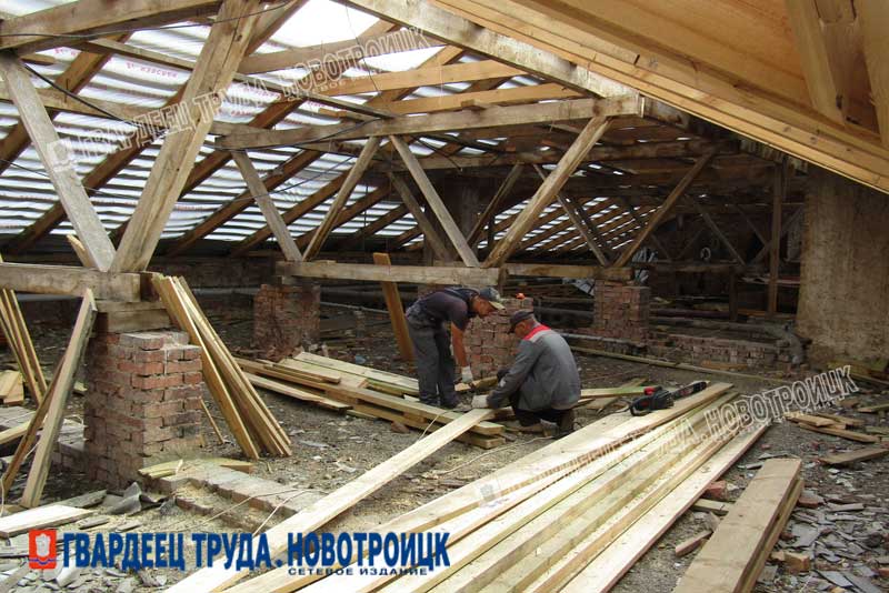 В Новотроицке завершен капитальный ремонт шести крыш