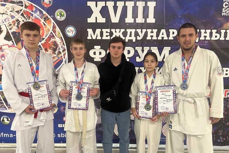 Новотроицкие каратисты вернулись со всероссийских соревнований с наградами