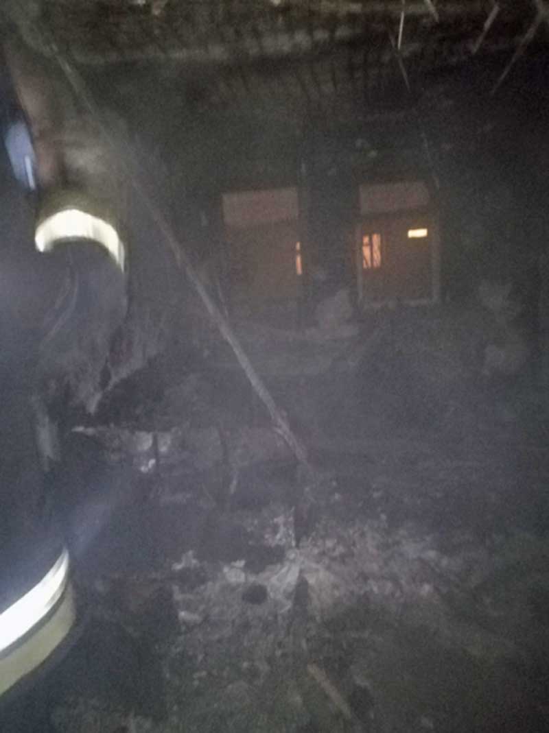 Из окон по лестнице: в Новотроицке пожарные спасли 13 человек