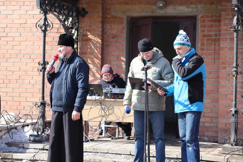 Новотройчане отметили масленицу на территории Петропавловского собора