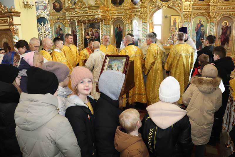 Новотройчане отметили масленицу на территории Петропавловского собора