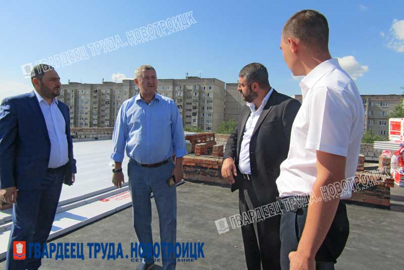 Глава Новотроицка проверил ход капитального ремонта школы 