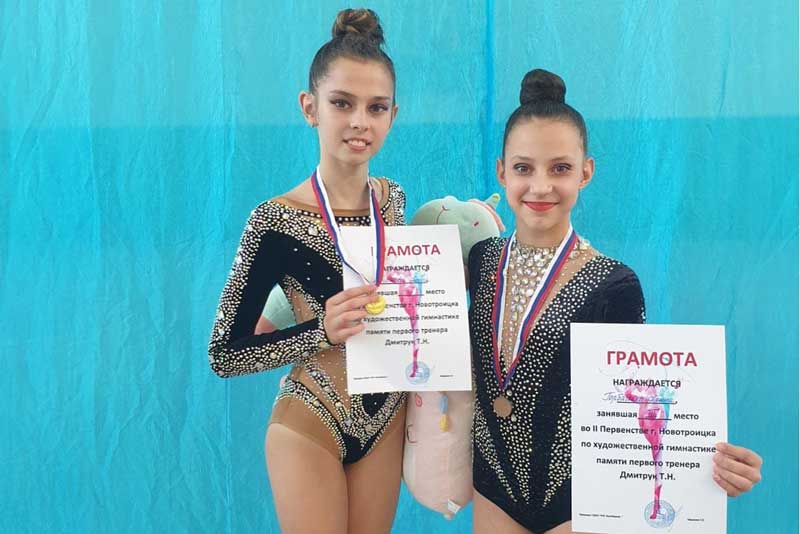 На помост вышли юные гимнастки