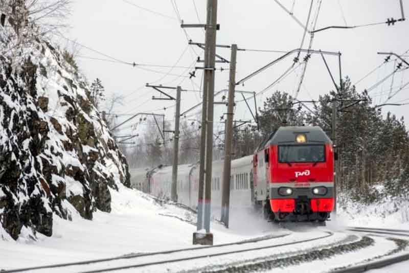 Причиной опоздания поезда Москва-Орск стала поломка двигателя локомотива