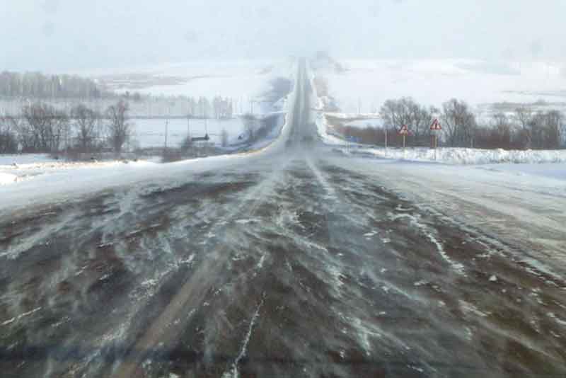 Снег и метель: из-за непогоды в Казахстане перекрыли автотрассы