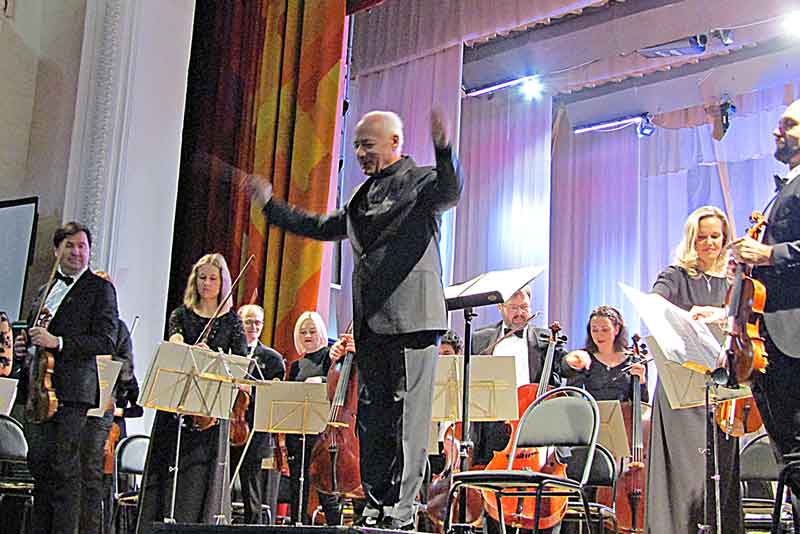 Долгожданный концерт Национального филармонического оркестра  под управлением В. Спивакова прошел в Новотроицке