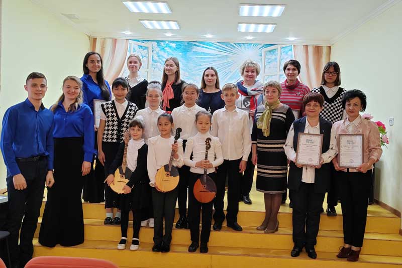 Юные музыканты Новотроицка приняли участие в региональном фестивале струнных народных инструментов 