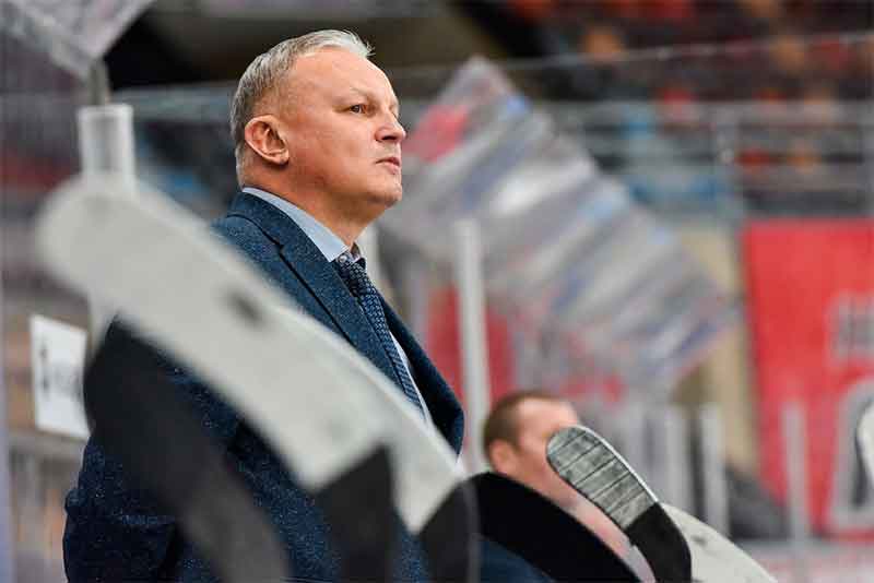 Евгений Зиновьев покинул пост главного тренера хоккейного клуба «Южный Урал»