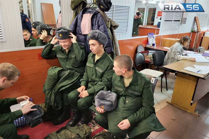 Оренбургским солдатам срочной службы разрешат взять с собой телефоны