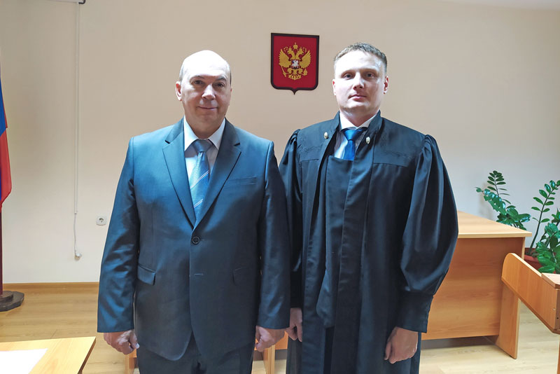 В Новотроицке мирового судью поздравили с вступлением в должность