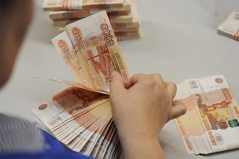 В российских компаниях начали выплату аванса за январь по новым правилам