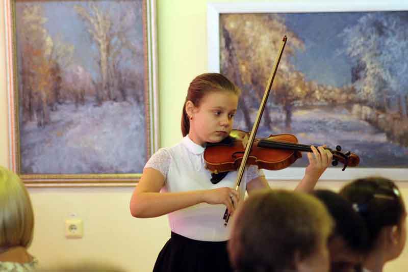 Юная новотроицкая скрипачка выступит с оркестром Владимира Спивакова