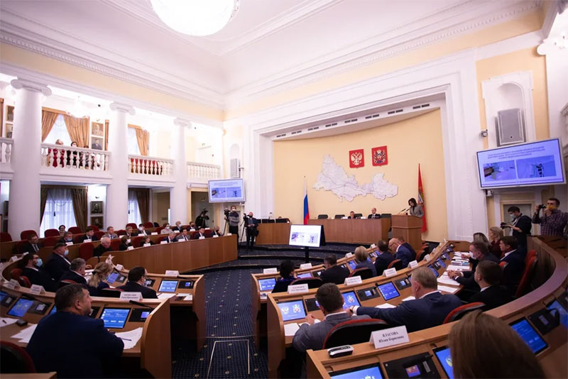 На заседании депутаты Заксобрания Оренбуржья рассмотрят 54 проекта областных законов