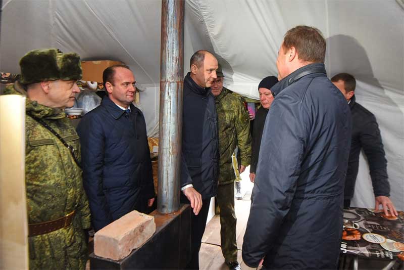 Денис Паслер и Игорь Комаров посетили военный палаточный городок под Оренбургом