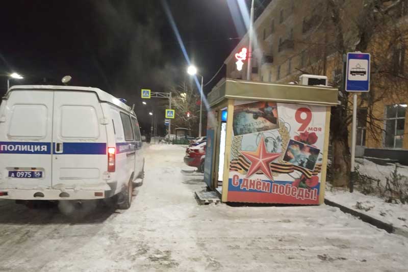 В Новотроицке полицейские задержали подозреваемого в грабеже табачного ларька