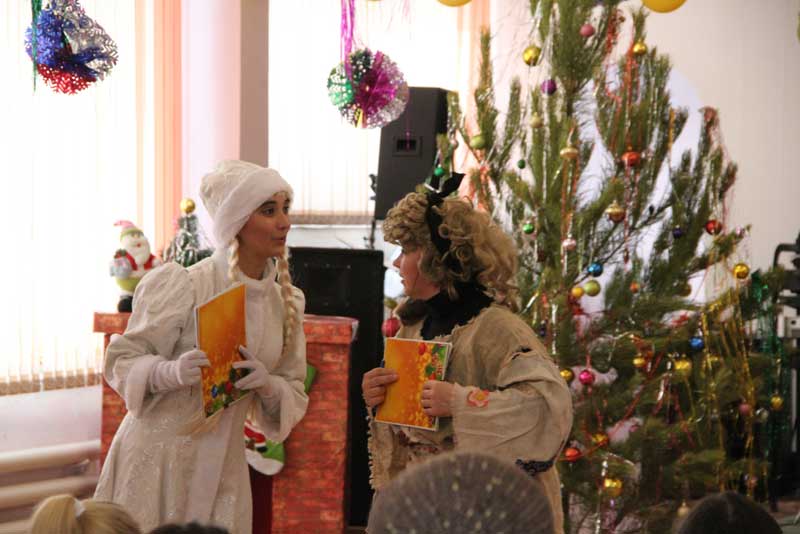 Воспитанники детского клуба «Солнышко» собрались на новогодний праздник
